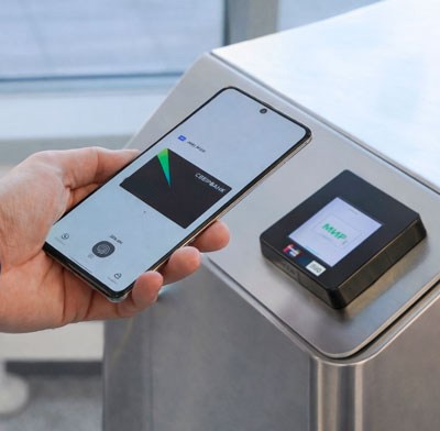 Прислоняем карту или телефон для оплаты